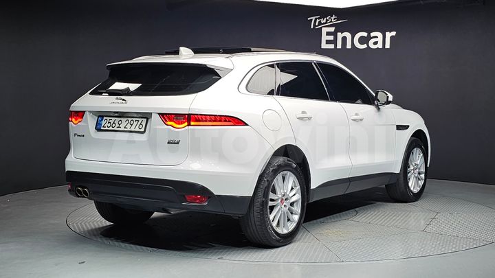 Jaguar F PACE