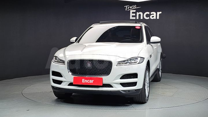 Jaguar F PACE 2019 — 3