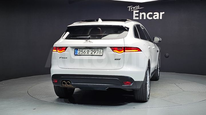 Jaguar F PACE 2019 — 4