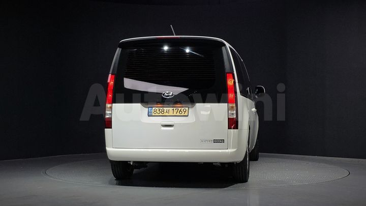Hyundai Staria 2023 — 4