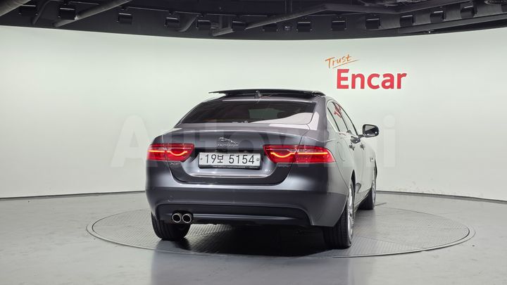 Jaguar XE 2018 — 4