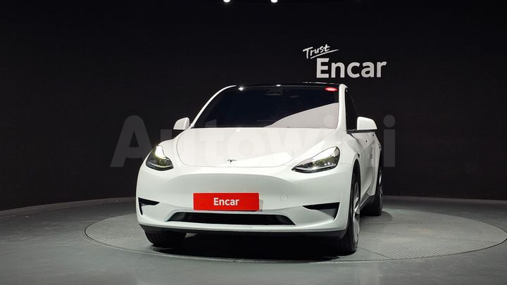 Tesla Model Y 2024 — 3
