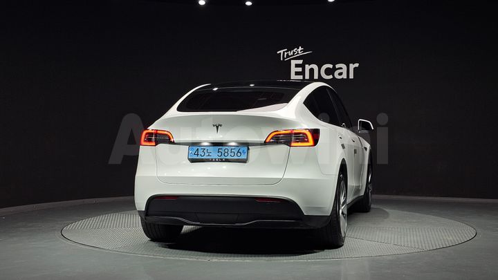 Tesla Model Y 2024 — 4