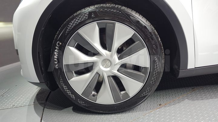Tesla Model Y 2024 — 5