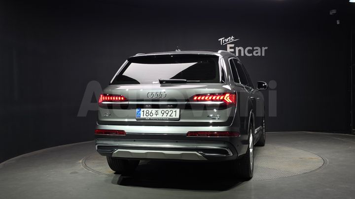 Audi Q7 2023 — 3