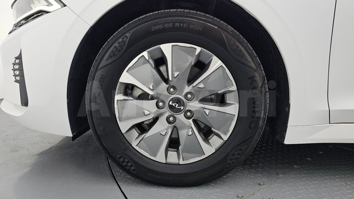 Kia K5 2023 — 5