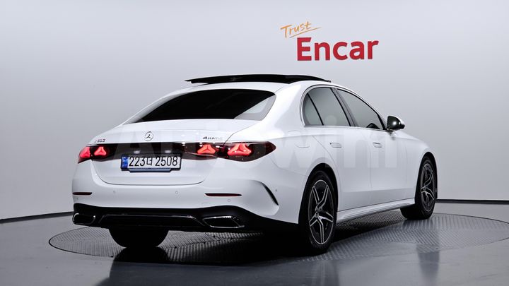 Mercedes-Benz E Class 2024 — 2