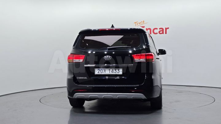 Kia Carnival 2015 — 4