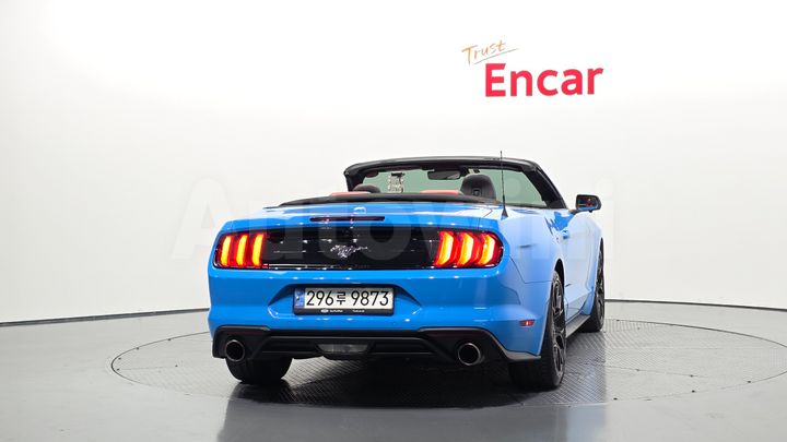 Ford Mustang 2022 — 4