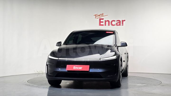 Tesla Model Y 2025 — 2