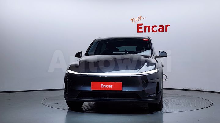 Tesla Model Y 2025 — 3