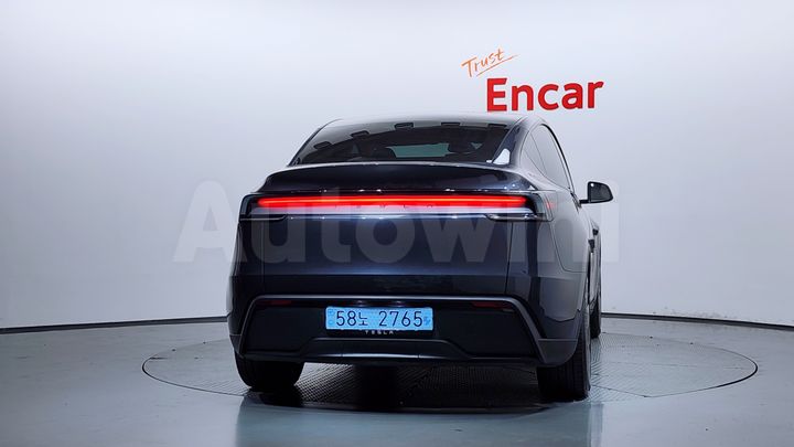 Tesla Model Y 2025 — 4