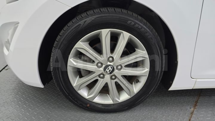 Hyundai Avante 2015 — 5