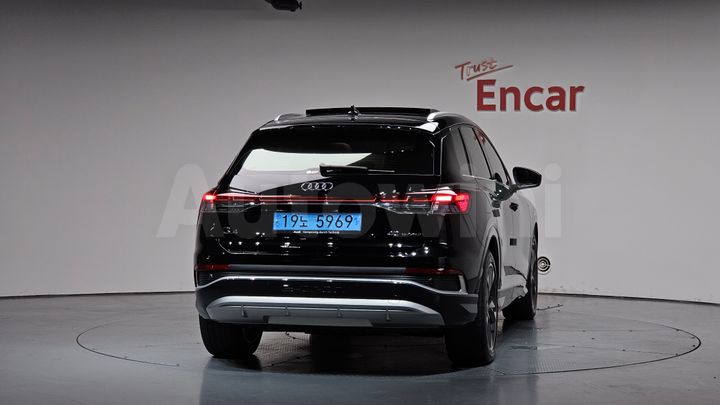 Audi Q4 2023 — 3