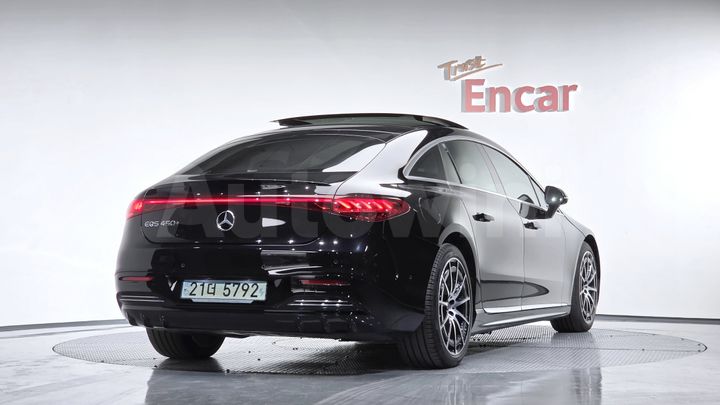 Mercedes Benz EQS