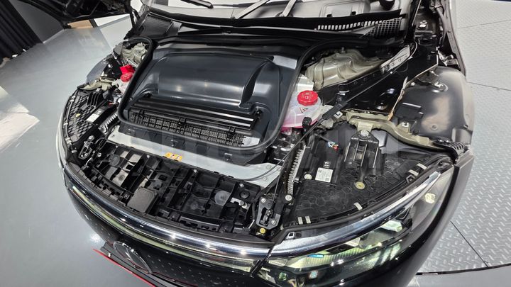 Mercedes Benz EQS