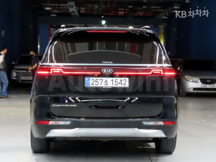 Kia Carnival 2021 — 3