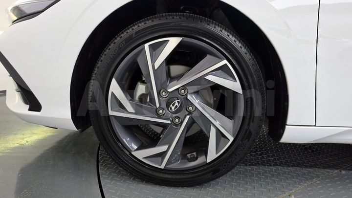 Hyundai Avante 2025 — 4
