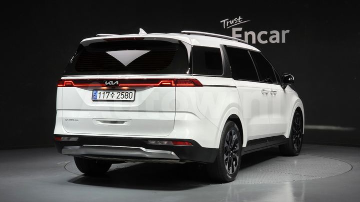 Kia Carnival 2023 — 2