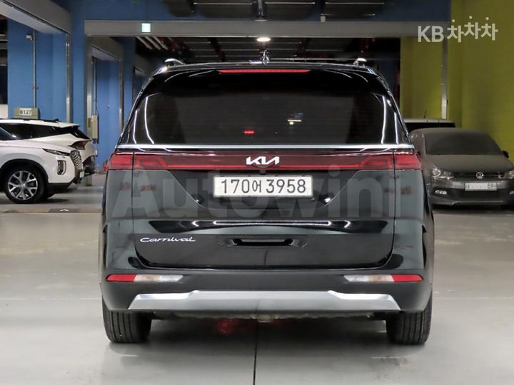 Kia Carnival 2021 KNANC81BBMS102557 — 3