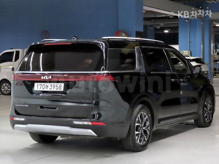 Kia Carnival 2021 KNANC81BBMS102557 — 4