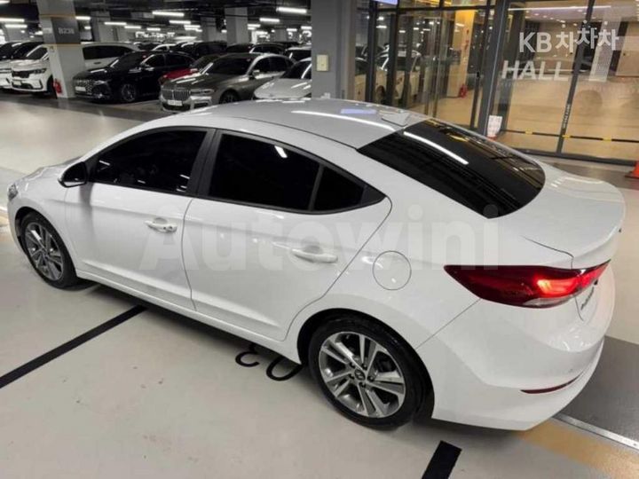 Hyundai Avante 2018 — 3