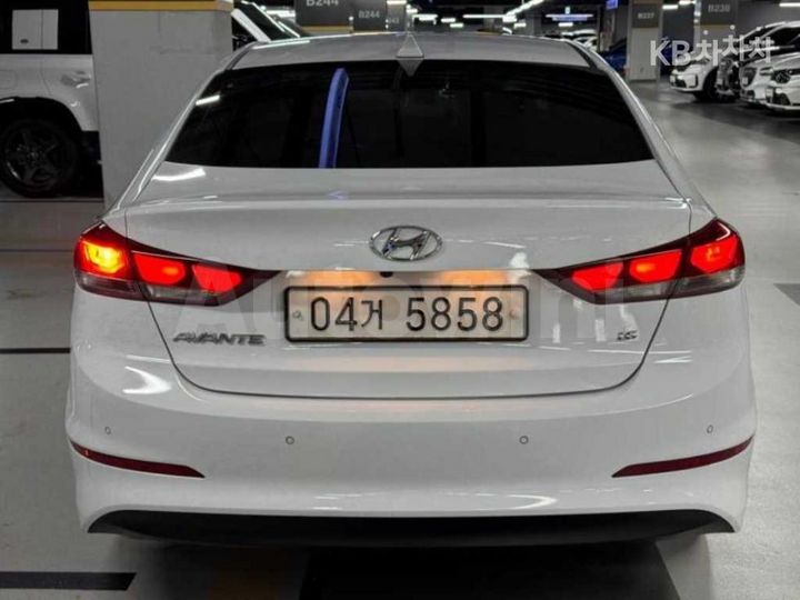 Hyundai Avante 2018 — 4