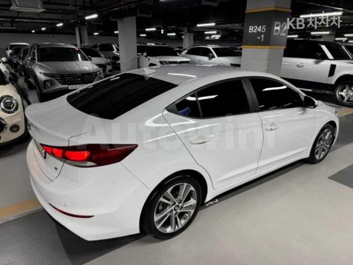 Hyundai Avante 2018 — 5