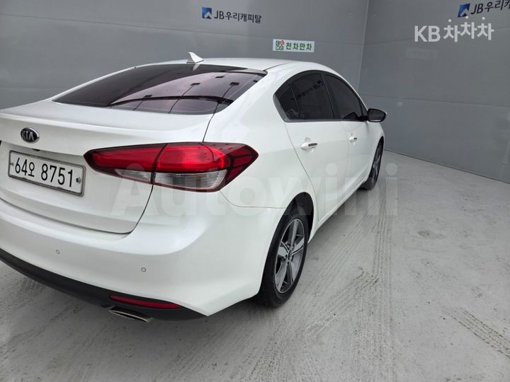 Kia K3 2018 KNAFK412BJA755020 — 3