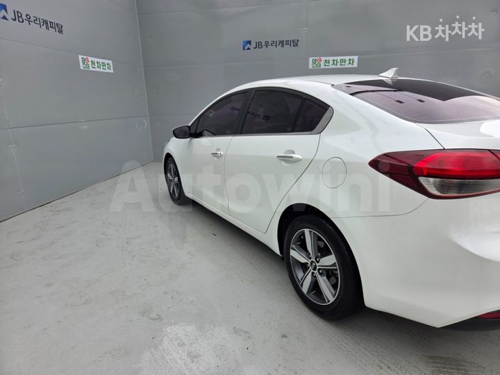 Kia K3 2018 KNAFK412BJA755020 — 4