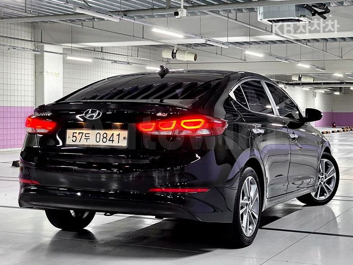 Hyundai Avante 2016 — 4
