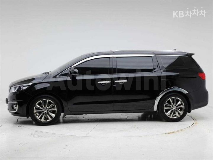 Kia Carnival 2018 KNAME81ABJS436159 — 3