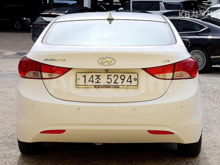 Hyundai Avante 2014 — 3