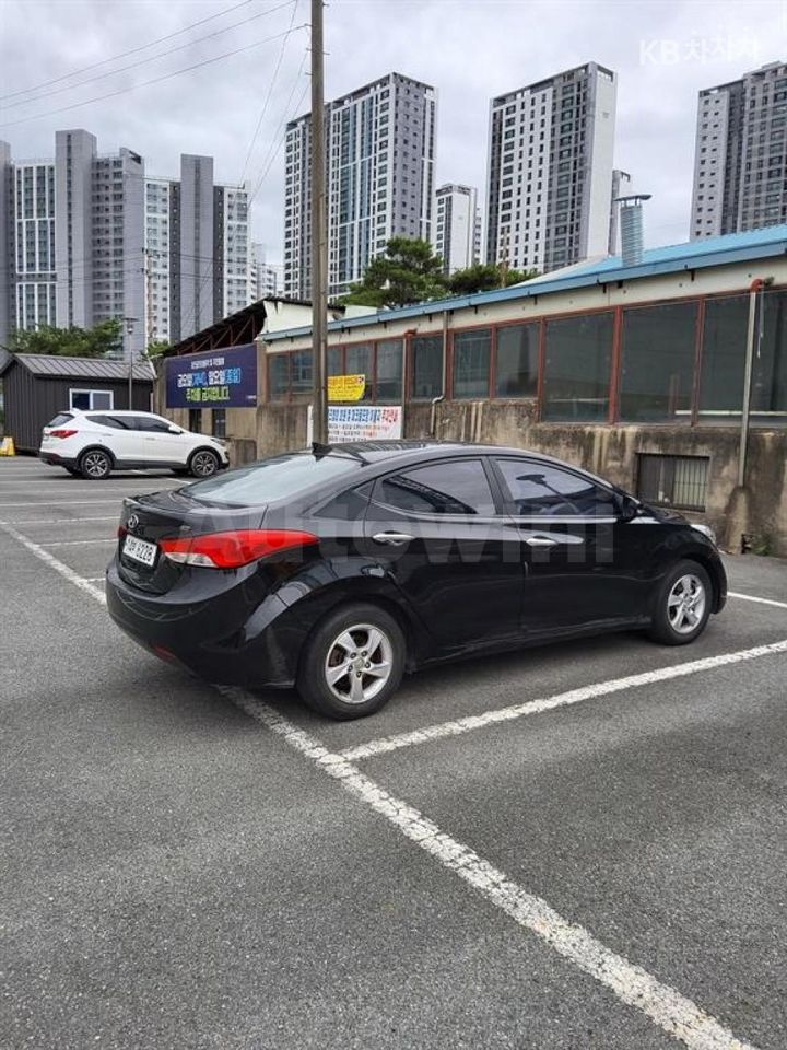 Hyundai Avante 2013 — 2
