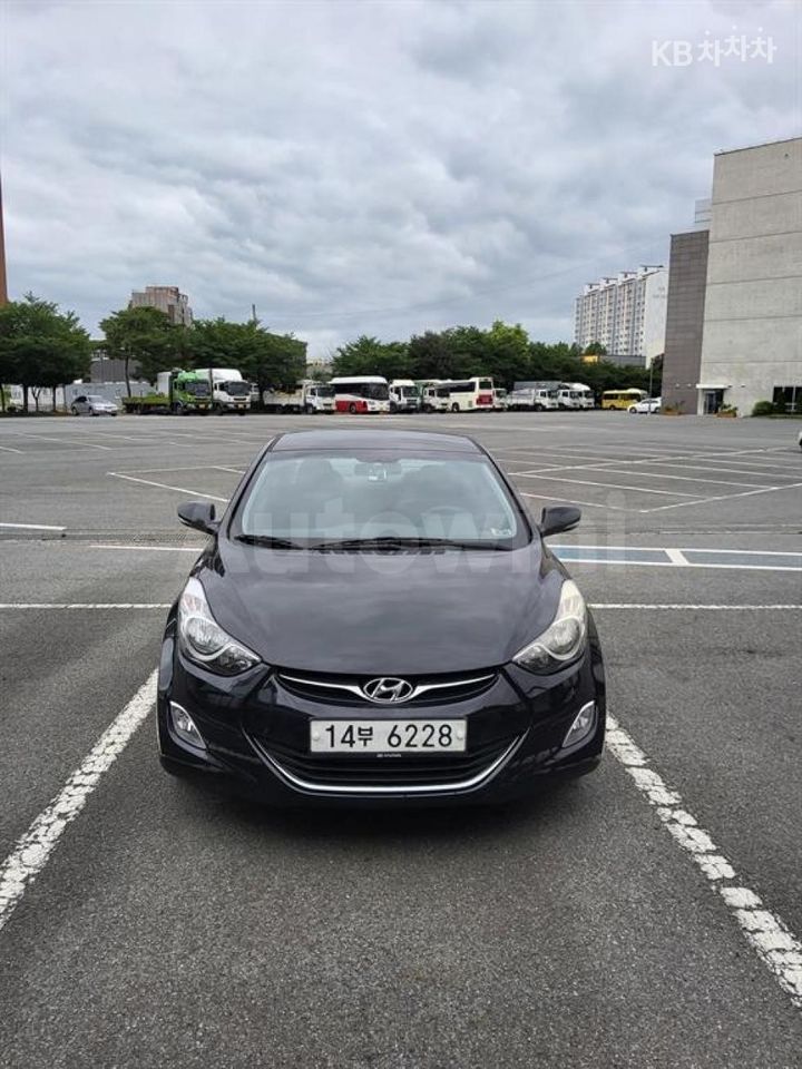 Hyundai Avante 2013 — 3