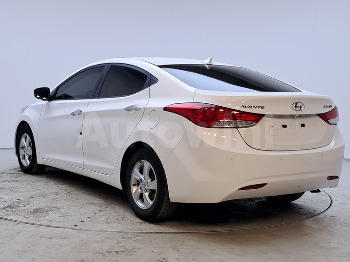 Hyundai Avante 2012 — 4