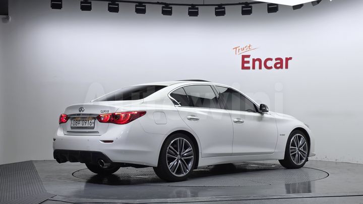 Infiniti Q