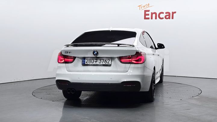 BMW 3 Series 2021 — 3