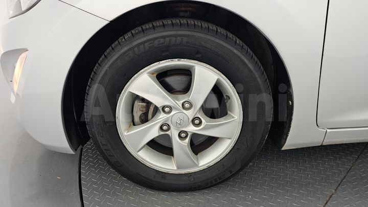 Hyundai Avante 2015 — 5