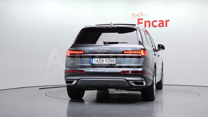 Audi Q7 2021 — 4