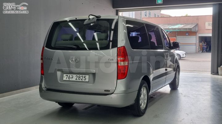 Hyundai Starex 2011 — 2