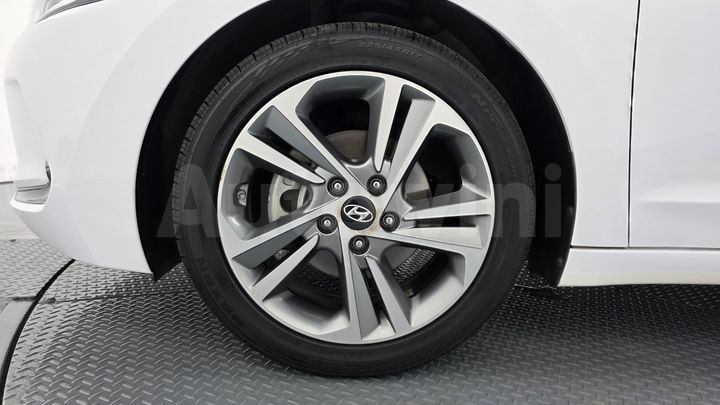 Hyundai Avante 2018 — 4