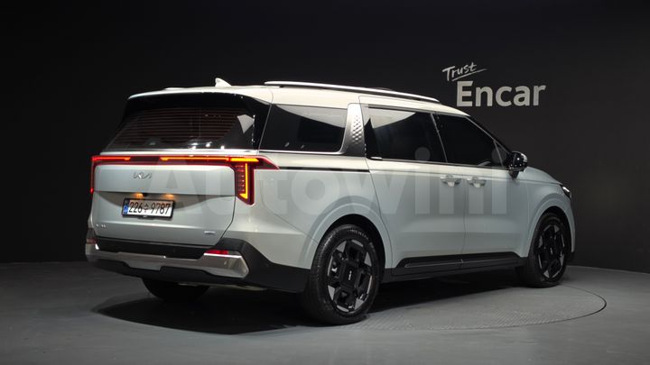 Kia Carnival 2025 — 2