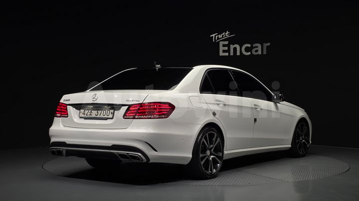 Mercedes-Benz E Class 2016 — 2