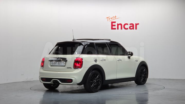 Mini Cooper 2015 — 2