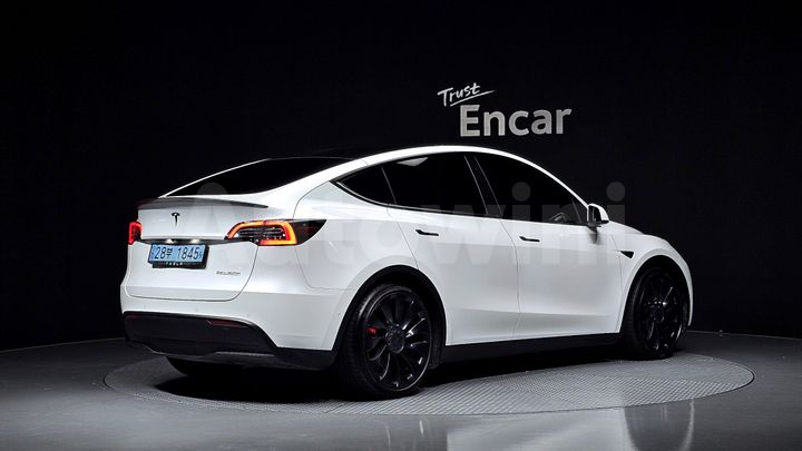 Tesla Model Y 2021 — 2