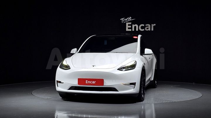 Tesla Model Y 2021 — 3