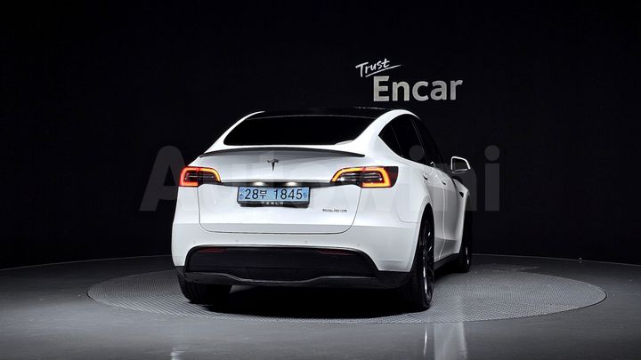 Tesla Model Y 2021 — 4