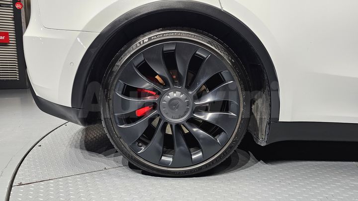 Tesla Model Y 2021 — 5