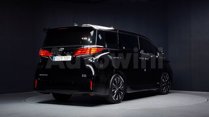 Toyota Alphard 2024 — 2